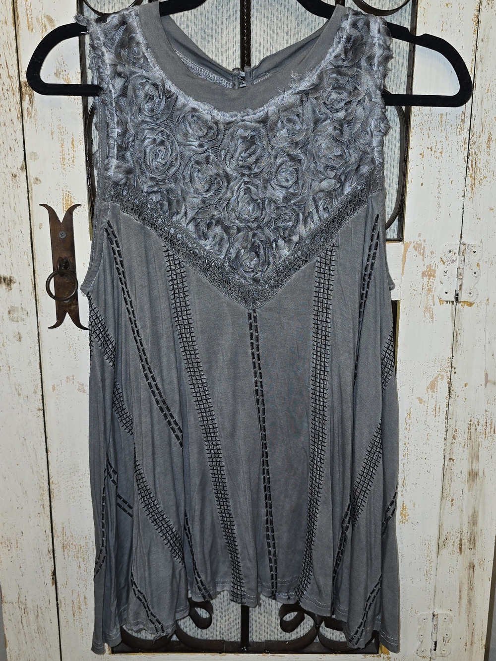 POL Sleeveless Gray Rosette Detail Tunic